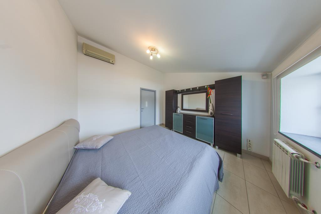 Mansard Apartment Antonovicha 4 Kiev Exterior foto